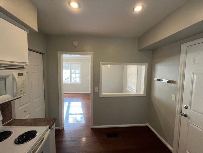 Photo - Move In Ready!! Cozy Brick Home, in North Columbus. Located off of Airport Thruway!!