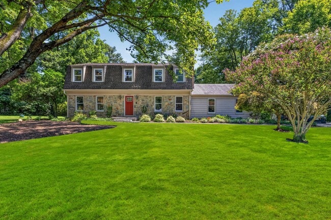 Building Photo - 723 Forest Ridge Dr