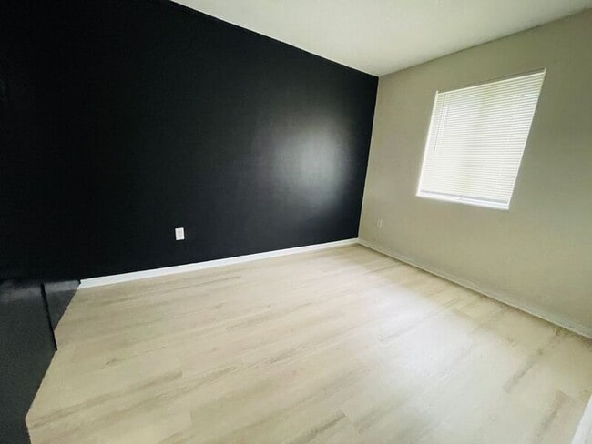 Photo - 1406 Magnolia W