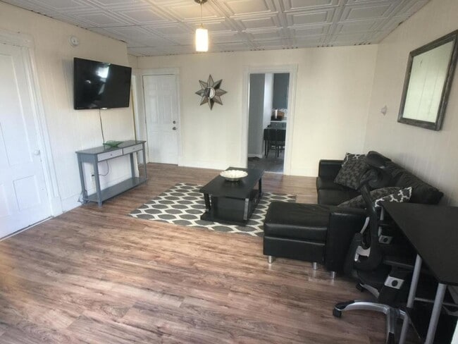 Photo - 282 Summer St