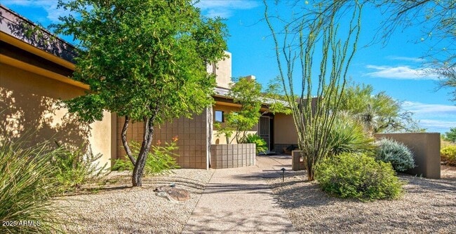 10507 E Fernwood Ln