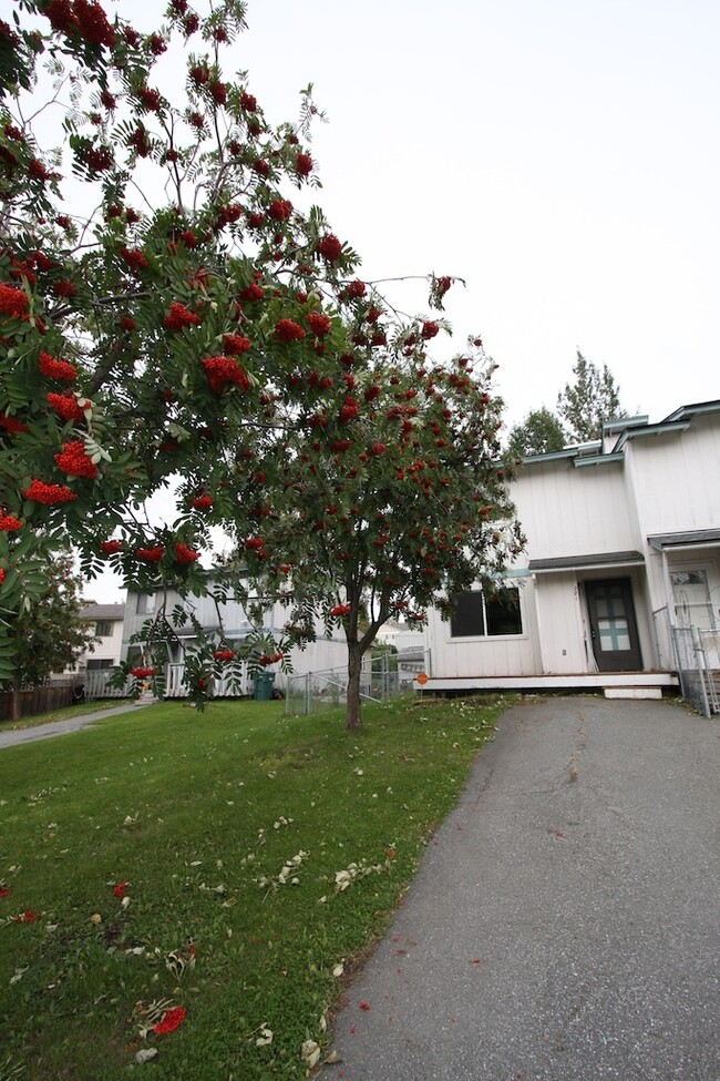 2 Bedroom Townhouse in East Anchorage! - 2 Bedroom Townhouse in East Anchorage!