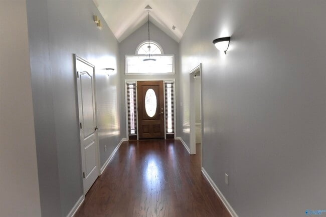 118 Canterbury Dr