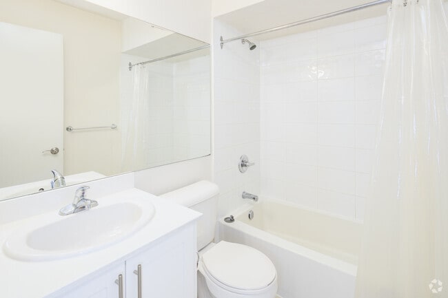 1BR, 1BA - 650SF - Bathroom