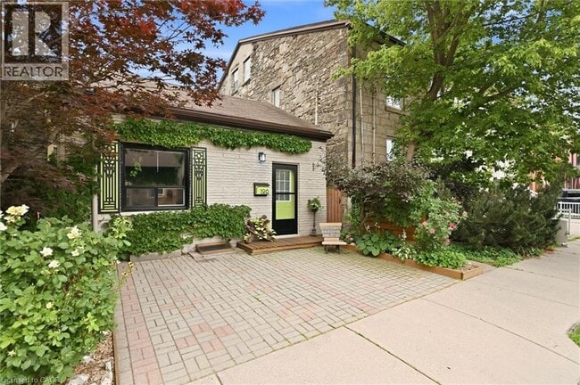 Photo - 196 Ray St N