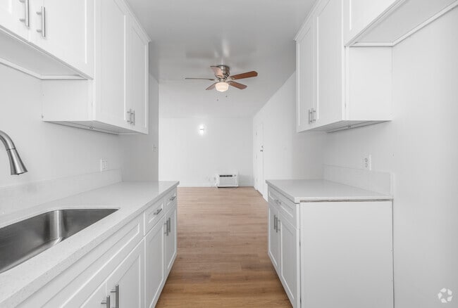 1BR, 1BA - 750SF - Kitchen