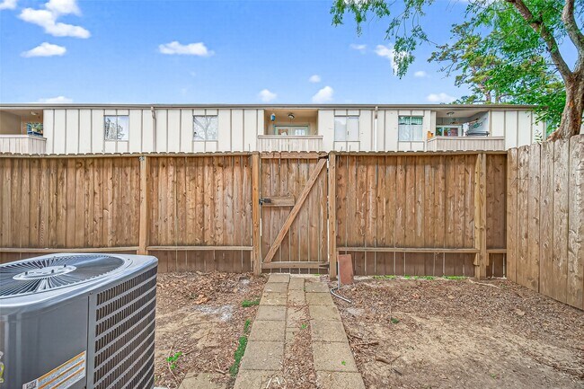 Photo - 1230 Shadowdale Dr Unidad 17