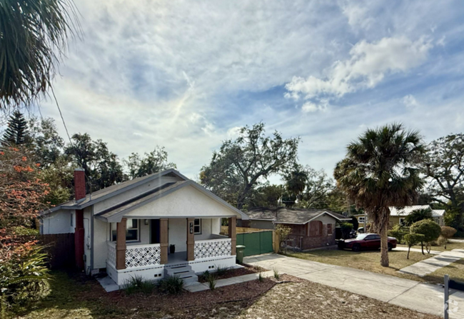 Building Photo - 708 W Harlan St Rental