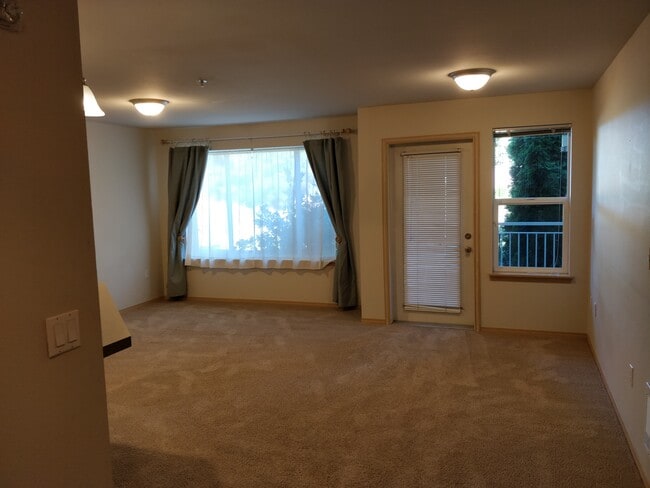 Building Photo - 10931 124th Ave NE Unit 103