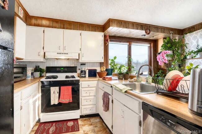 Photo - 185 Rock Ridge Ave