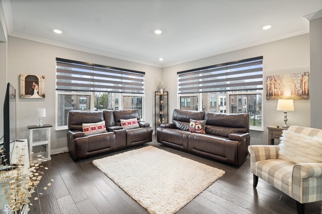 Photo - 661 Golborne St