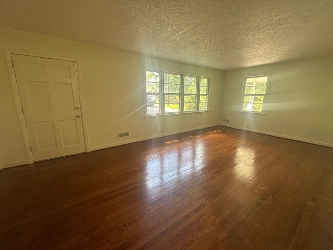 1604 McCall Dr