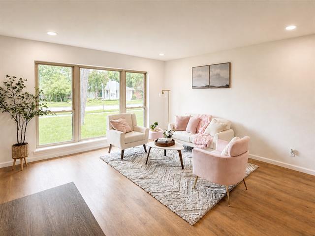 Photo - 700 Dumont Dr