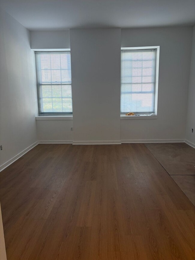 Photo - Welcome to Urban Elegance in the Heart of ... Unidad 202