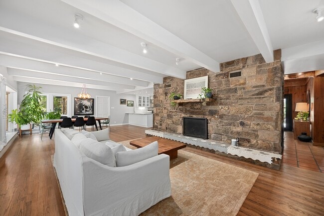 Photo - 907 Crystal Creek Dr