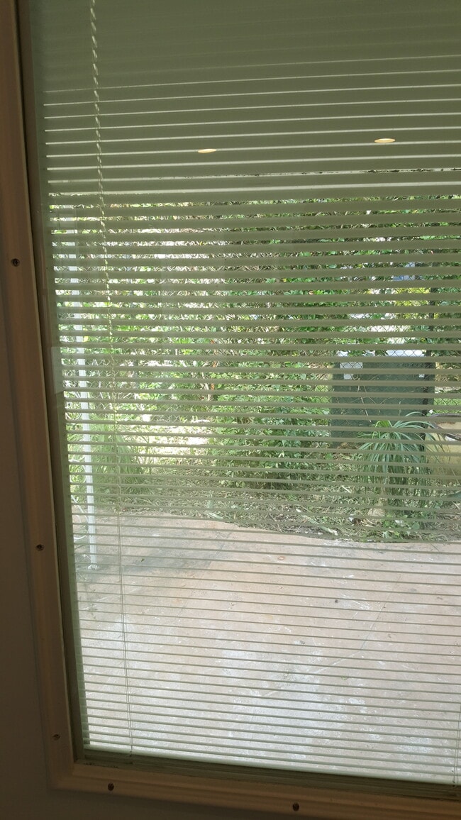 Building Photo - 325 Kenilworth Blvd Unit Studio