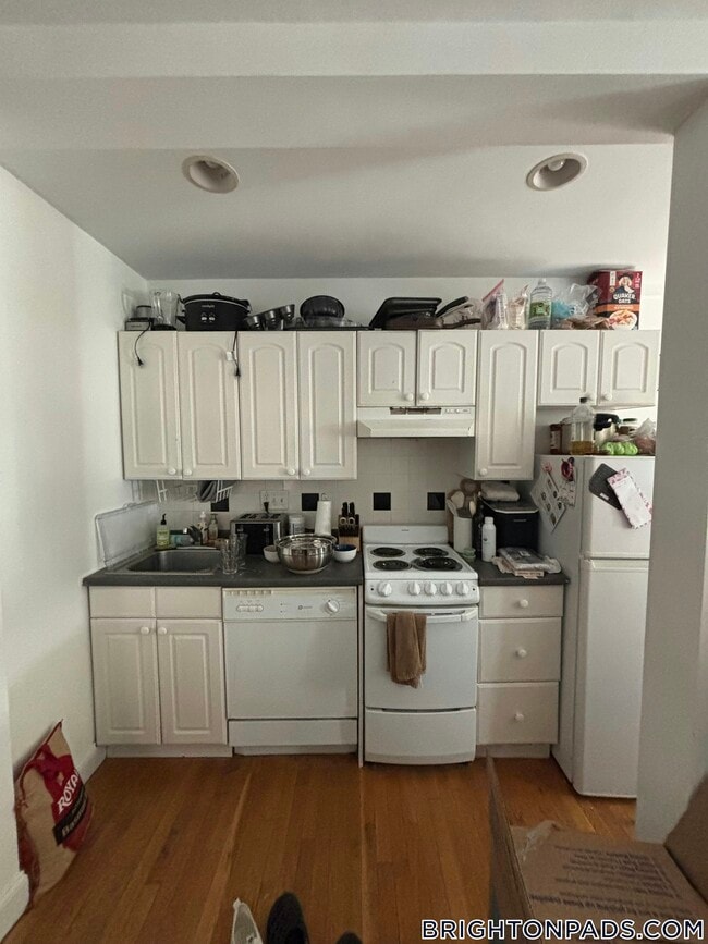 Photo - 199 Strathmore Rd Unit 2
