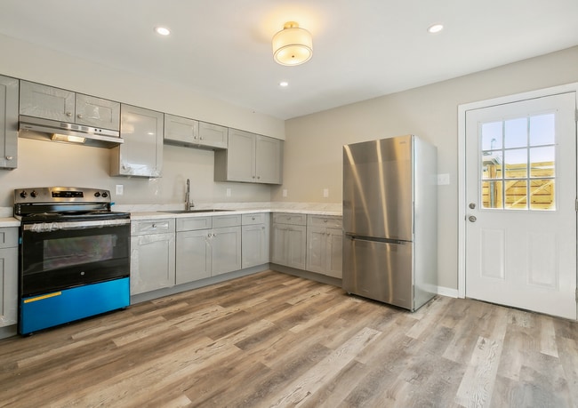 Building Photo - Section 8 Only | Renovated 2BR / 1.5BA | 1,020 Sq Ft Townhouse Unit 1124 #18