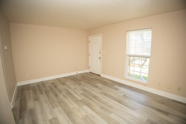 Photo - 907 E Cedar Way