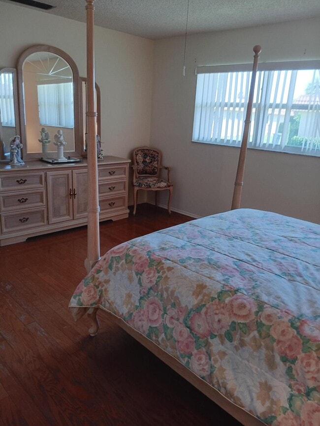 Photo - 5730 Fernley Dr E