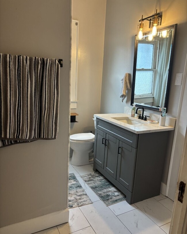 Photo - 2145 Singleton St