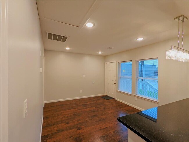 Photo - 303 North Loop