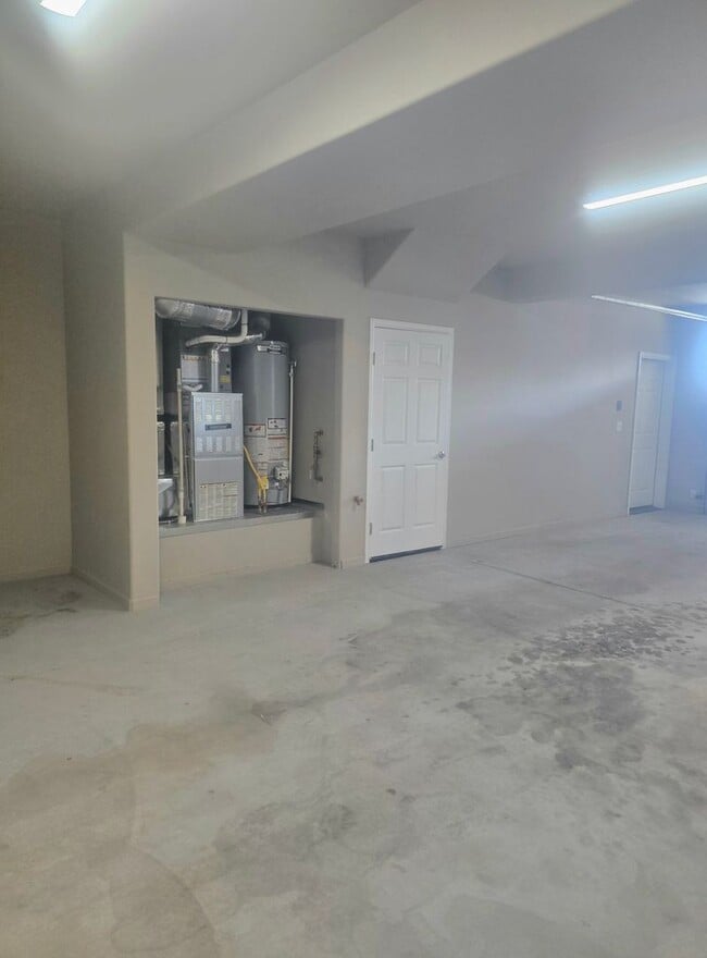 Photo - 1558 Poplar Dr