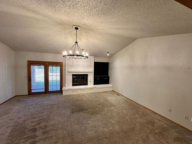 Photo - Spacious 3 Bedroom Home for Rent in Mustang!
