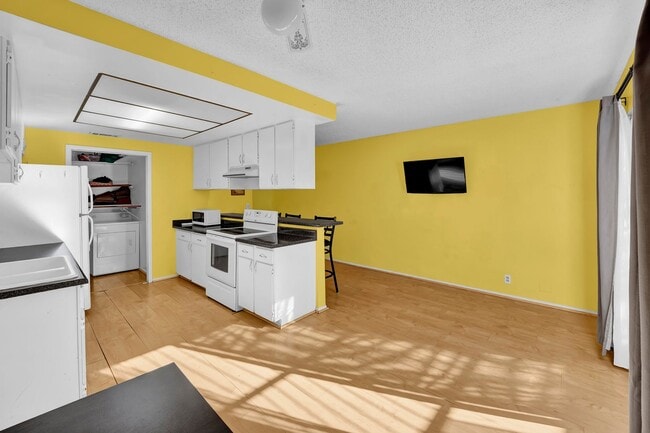 Photo - COMING SOON!!! PARTIALLY FURNISHED 3 BEDROOM TOWNHOME NEAR CHINATOWN & STRIP