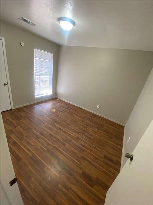 Photo - 5814 Mackinaw St
