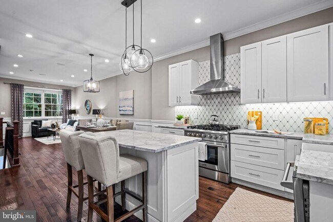 Photo - 854 S Front St Townhome