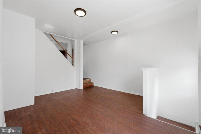 Photo - 525 Morse St