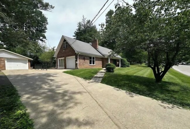 Building Photo - 634 Cherrywood Dr