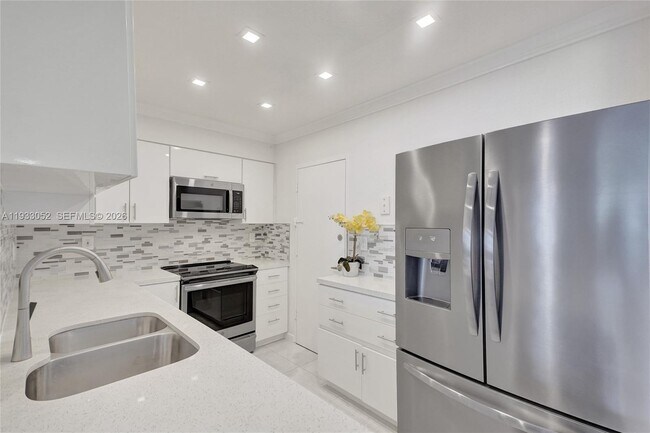 Photo - 2501 S Ocean Dr Unit 914 (available)