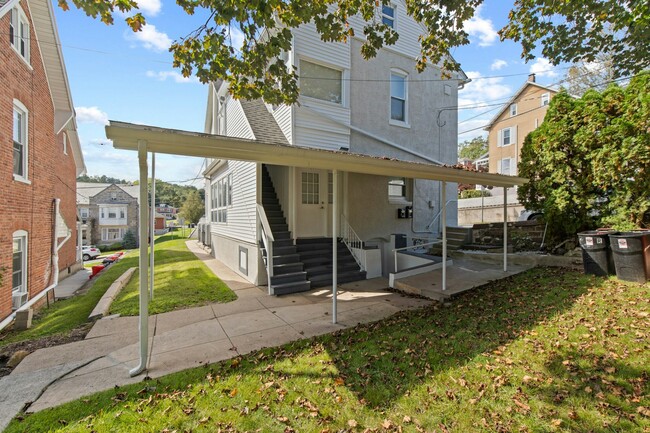 Photo - 17 N Church St Unit 2ND Floor Rear