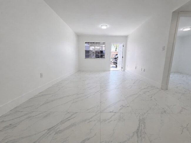 Photo - 1270 W 42nd St Unit A103