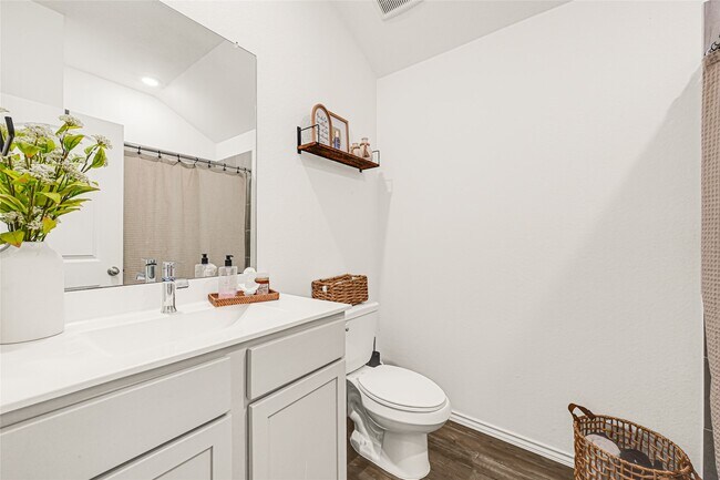 Photo - 210 Coral Drift Ct