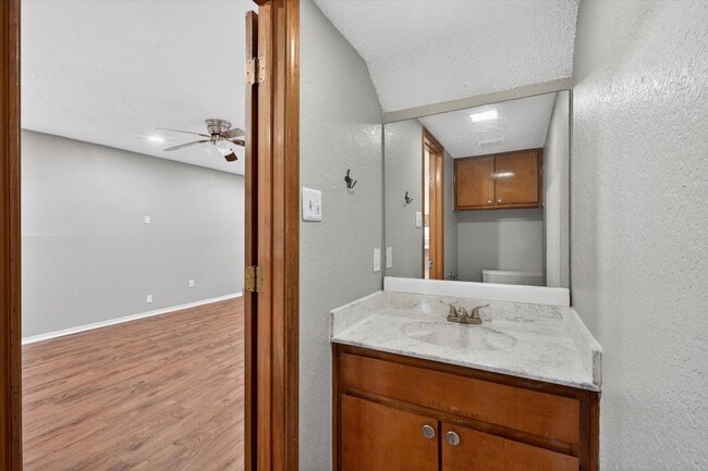 Photo - 305 Cambridge Dr