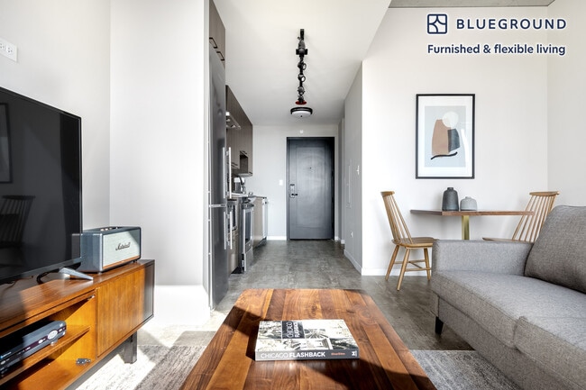 Photo - 939 W Washington Blvd Unit FL10-ID275