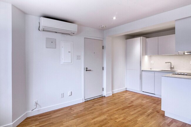 Photo - 25 Av des Pins O Unit 436