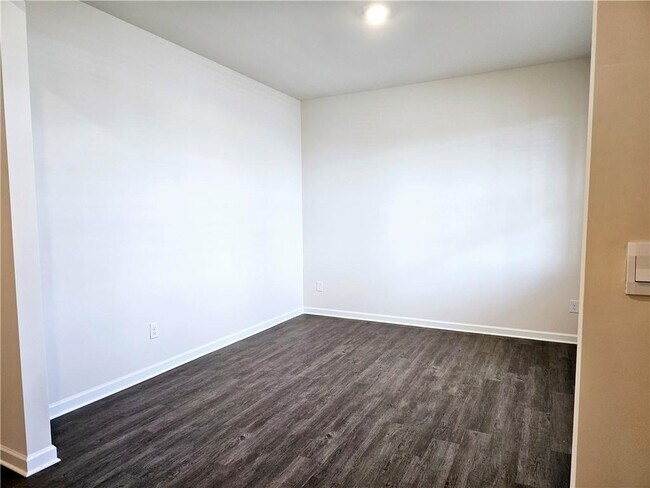 Photo - 306 Walnut Grv Wy