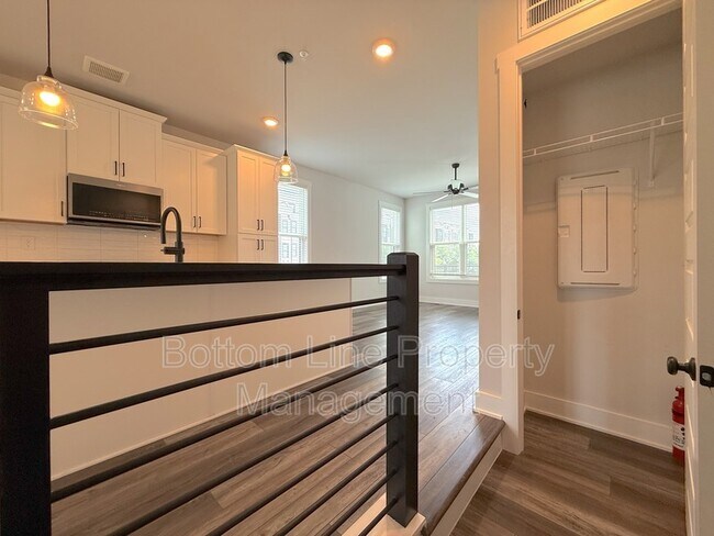 Photo - 607 W Tremont Ave