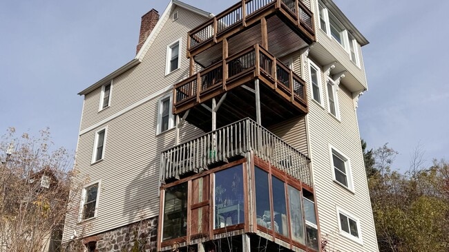 Building Photo - 1712 W 3rd St Unit 301