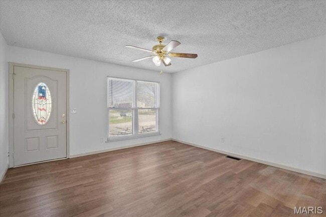 Photo - 807 Estate Dr