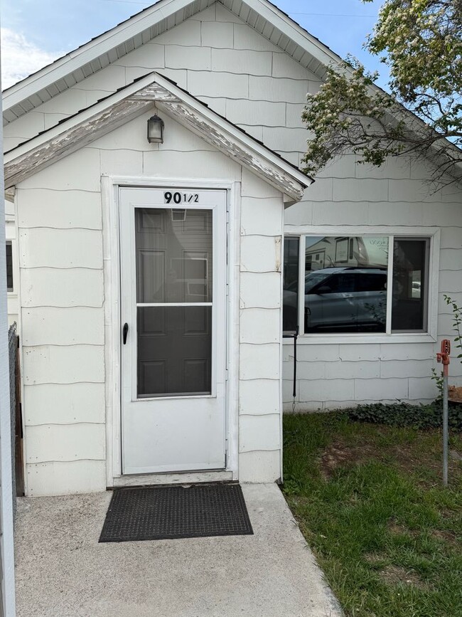 Building Photo - Charming 1 bedroom, 1 bathroom home available in Belgrade!