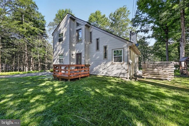 Photo - 1060 Mohawk Trail