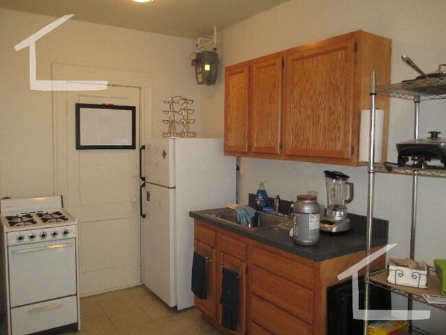 Building Photo - Spacious Fenway Apartment Available 9/1/26