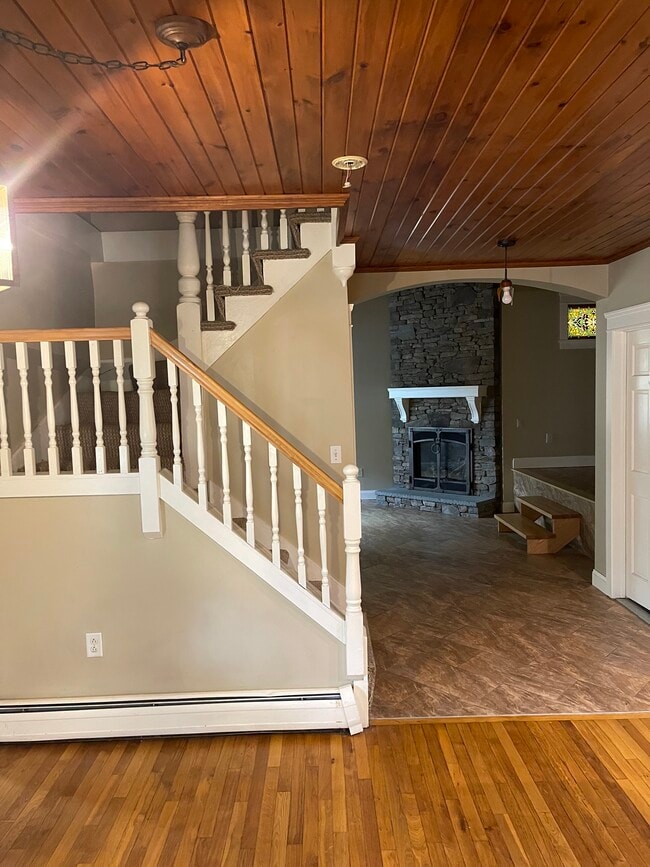 Photo - 378 W Main St