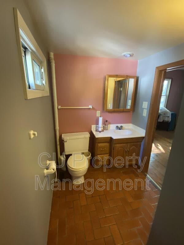 Photo - 804 W Hill St