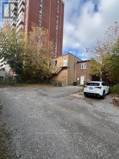 Photo - 692 Northcliffe Blvd